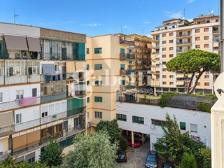 Quadrilocale in Affitto a Napoli, 1'200&euro;, 100 m²