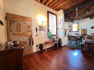 Quadrilocale in Vendita a Piove di Sacco, 240'000&euro;, 164 m², arredato, con Box
