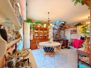 Quadrilocale in Vendita a Sarzana, zona Nave, 220'000&euro;, 129 m², con Box