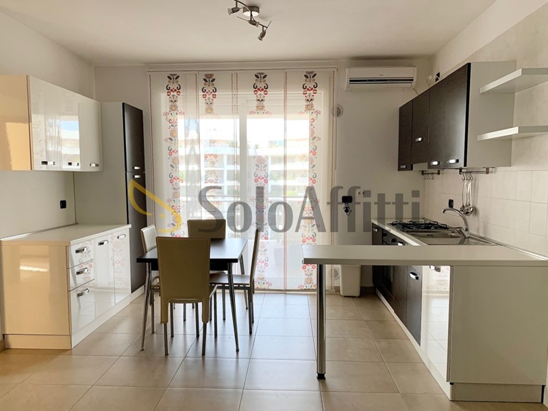 Trilocale in Affitto a Bari, zona Poggiofranco, 1'000&euro;, 75 m², arredato