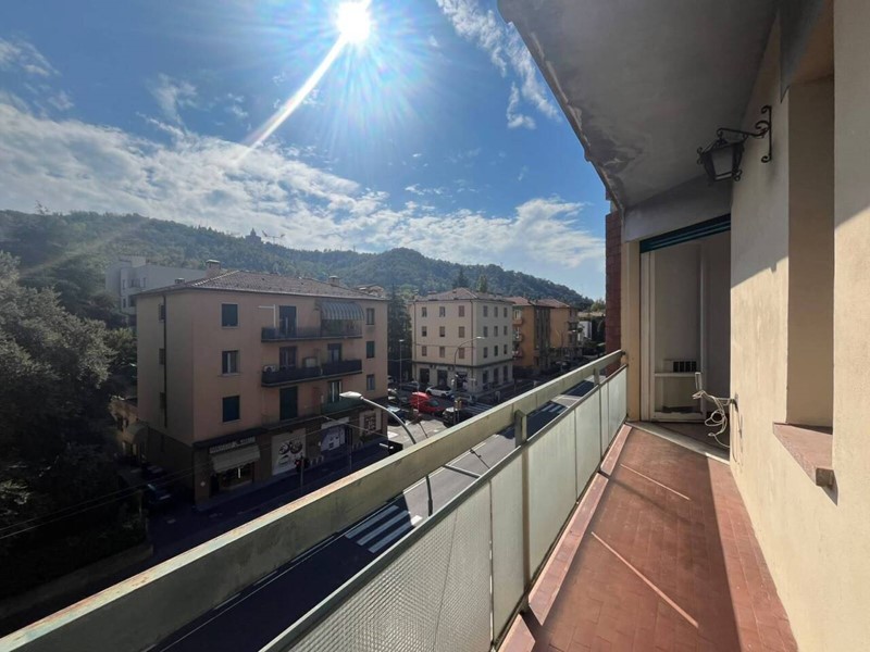 Quadrilocale in Vendita a Bologna, 990&euro;, 97 m²