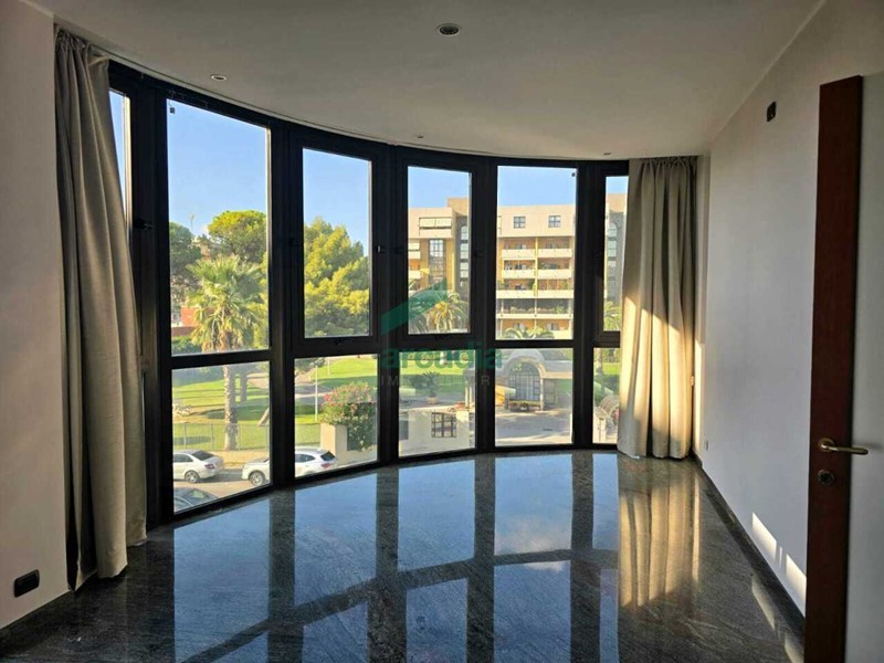 Bilocale in Affitto a Bari, zona Carrassi, 1'200&euro;, 65 m², arredato