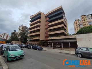 Appartamento in Vendita a Palermo, 255'000&euro;, 175 m²