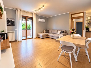Quadrilocale in Vendita a Santo Stefano di Magra, zona Ponzano Magra, 195'000&euro;, 80 m², arredato, con Box