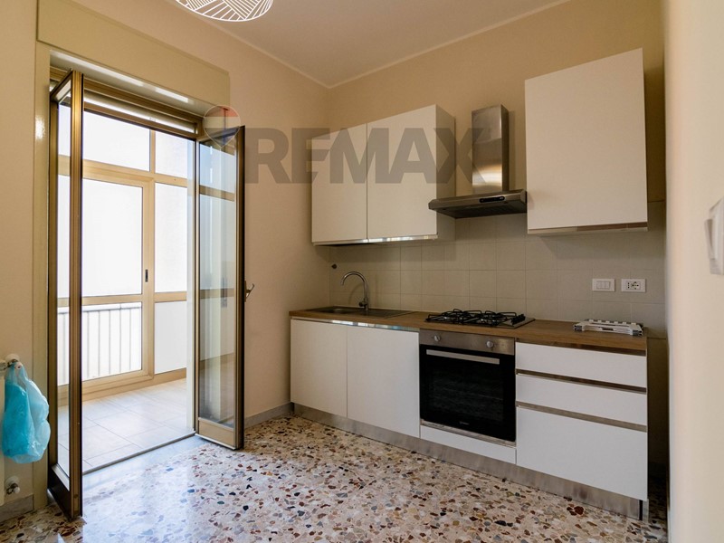 Trilocale in Affitto a Catania, 850&euro;, 103 m²