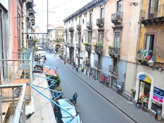 Appartamento in Affitto a Catania, 1'500&euro;, 183 m²