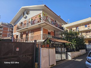 Quadrilocale in Vendita a Roma, 170'000&euro;, 90 m²