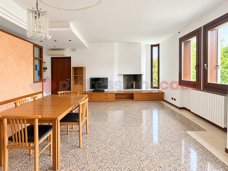 Appartamento in Affitto a Verona, 1'100&euro;, 120 m², arredato, con Box