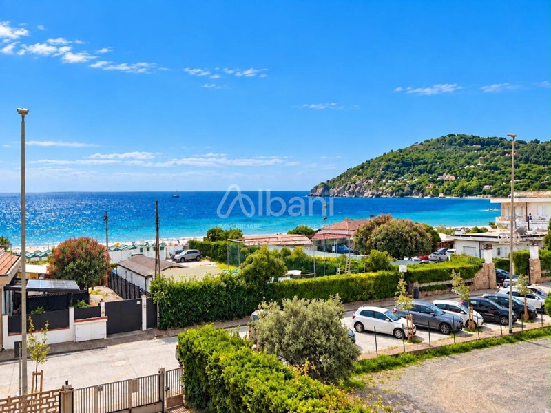 Trilocale in Vendita a Sarzana, zona Marinella Di Sarzana, 250'000&euro;, 60 m², arredato, con Box