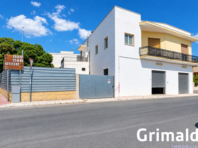 Appartamento in Vendita a Sannicola, 400'000&euro;, 600 m², con Box