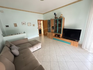 Trilocale in Vendita a Belpasso, zona Valcorrente, 119'000&euro;, 85 m², con Box
