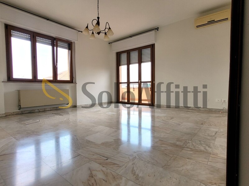 Trilocale in Affitto a Parabiago, 750&euro;, 90 m², con Box