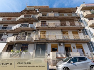 Appartamento in Vendita a Aci Catena, 110'000&euro;, 115 m², con Box