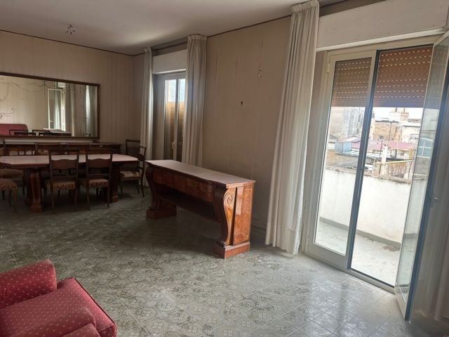 Appartamento in Vendita a Alcamo, zona VIA SAN TOMMASO, 88'000&euro;, 156 m²
