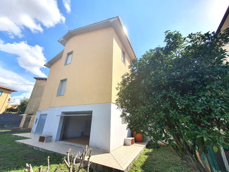 Trilocale in Vendita a Rosignano Marittimo, zona Rosignano Solvay, 185'000&euro;, 72 m², arredato, con Box