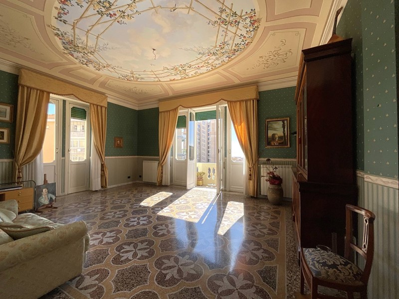 Appartamento in Vendita a Savona, 550'000&euro;, 230 m²