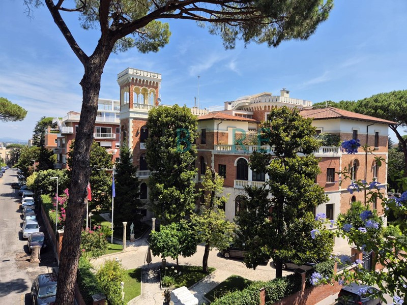 Appartamento in Vendita a Roma, 1'020'000&euro;, 160 m²