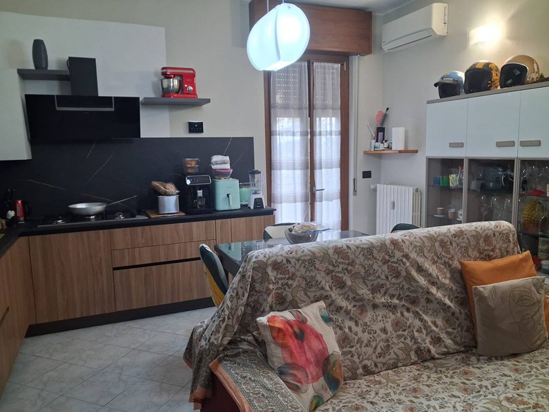 Bilocale in Vendita a Garbagnate Milanese, 180'000&euro;, 75 m²
