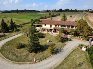 Appartamento in Vendita a Quargnento, 393 m²