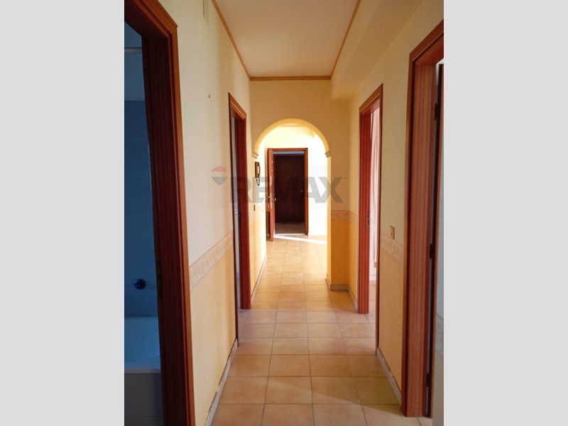 Appartamento in Vendita a Catania, 100'000&euro;, 125 m²