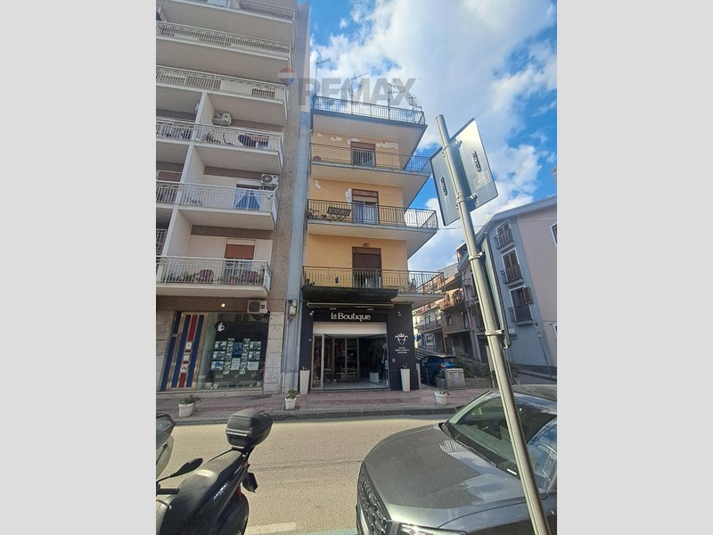 Appartamento in Vendita a Santa Teresa di Riva, 130'000&euro;, 127 m²
