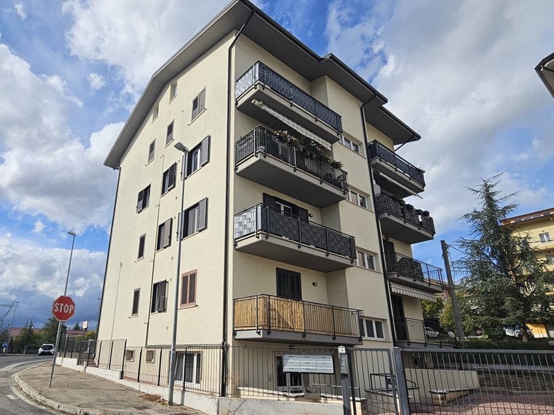 Trilocale in Vendita a L'Aquila, 145'000&euro;, 80 m²
