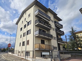 Trilocale in Vendita a L'Aquila, 145'000&euro;, 80 m²