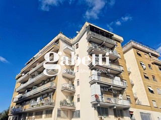 Bilocale in Vendita a Roma, 178'000&euro;, 58 m²