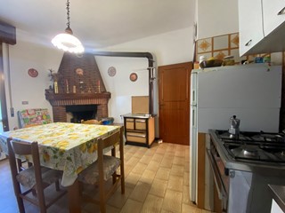Trilocale in Vendita a Vergato, 58'000&euro;, 85 m², con Box
