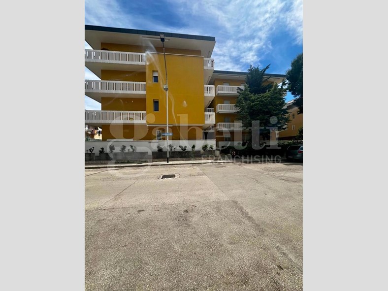 Appartamento in Vendita a Barletta, 205'000&euro;, 180 m², con Box