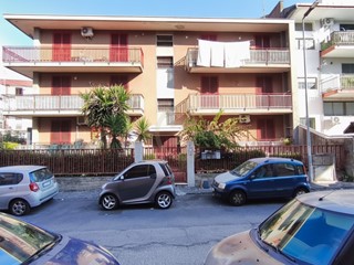 Quadrilocale in Vendita a Mascalucia, zona Centro, 125'000&euro;, 94 m², con Box
