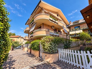 Bilocale in Vendita a Grottaferrata, 259'000&euro;, 70 m², con Box