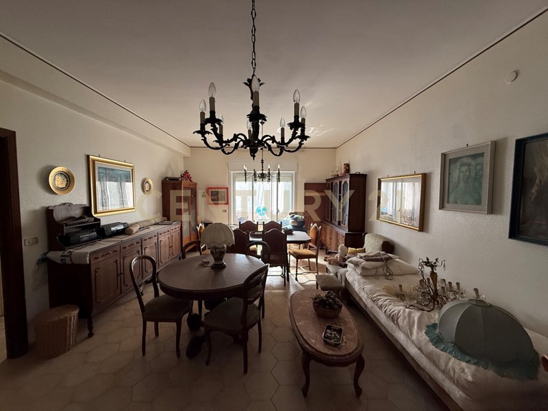 Appartamento in Vendita a Messina, 119'000&euro;, 129 m²