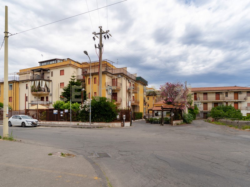 Trilocale in Vendita a Giardini Naxos, 95'000&euro;, 59 m², arredato, con Box