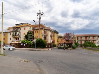 Trilocale in Vendita a Giardini Naxos, 95'000&euro;, 59 m², arredato, con Box