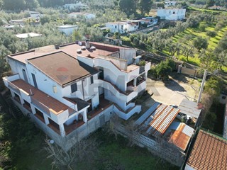 Appartamento in Vendita a Vieste, 529'000&euro;, 480 m², con Box