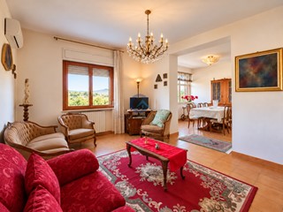 Appartamento in Vendita a Catanzaro, zona il Corvo, 99'000&euro;, 136 m²