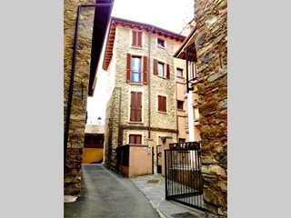 Bilocale in Vendita a Colle Brianza, 68'000&euro;, 65 m²