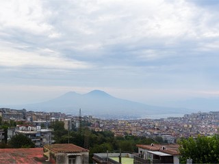 Quadrilocale in Vendita a Napoli, 250'000&euro;, 90 m²