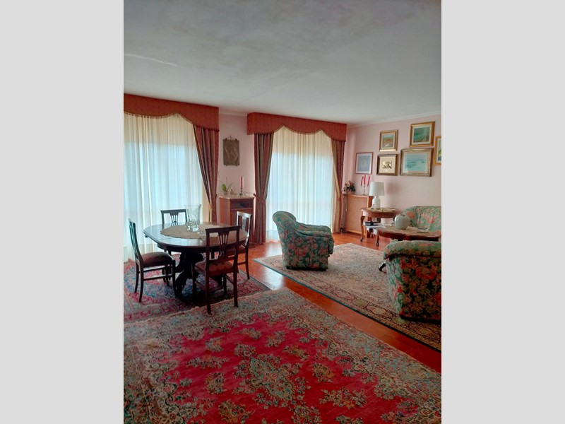 Appartamento in Vendita a Pisa, 385'000&euro;, 170 m², con Box