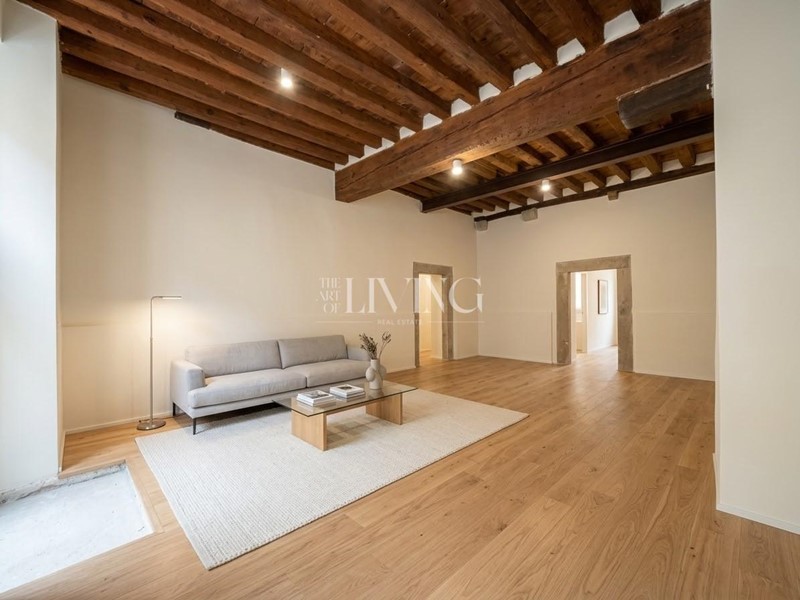 Appartamento in Vendita a Lucca, 720'000&euro;, 205 m²