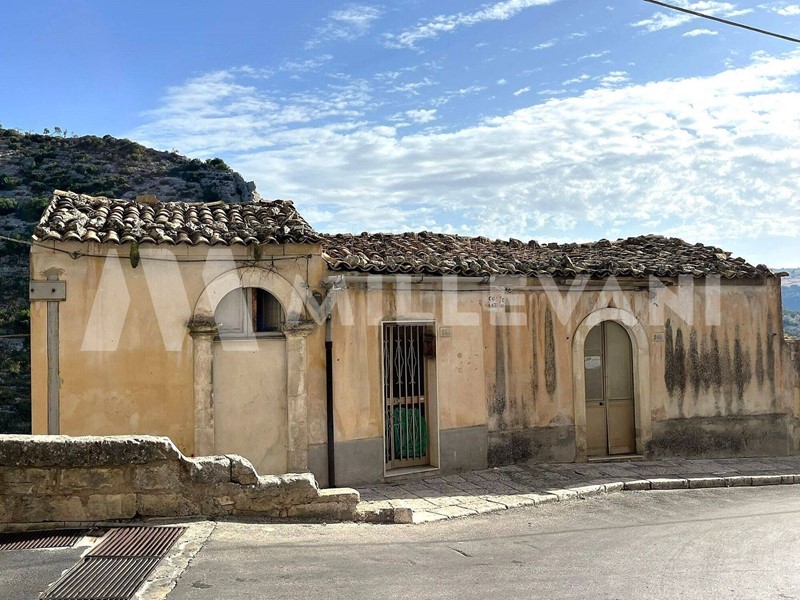 Appartamento in Vendita a Ragusa, 48'000&euro;, 300 m²