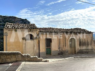 Appartamento in Vendita a Ragusa, 48'000&euro;, 300 m²