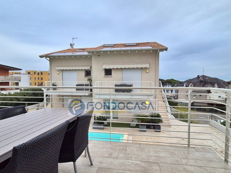 Attico in Vendita a Peschiera del Garda, 675'000&euro;, 153 m²