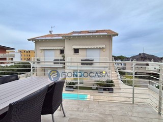 Attico in Vendita a Peschiera del Garda, 675'000&euro;, 153 m²