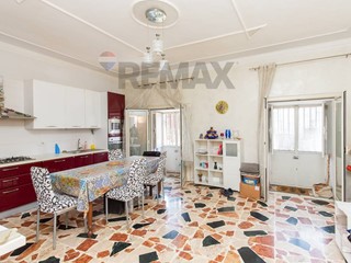 Trilocale in Vendita a Catania, 89'000&euro;, 90 m²