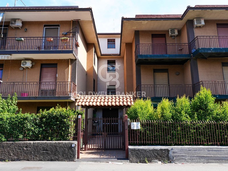 Appartamento in Vendita a Aci Catena, 95'000&euro;, 141 m²