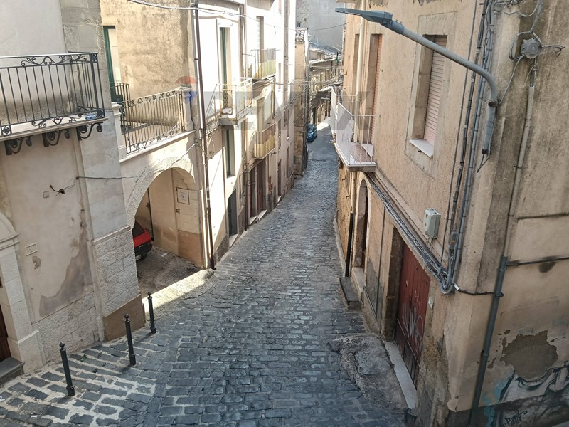 Monolocale in Vendita a Enna, 30'000&euro;, 114 m²