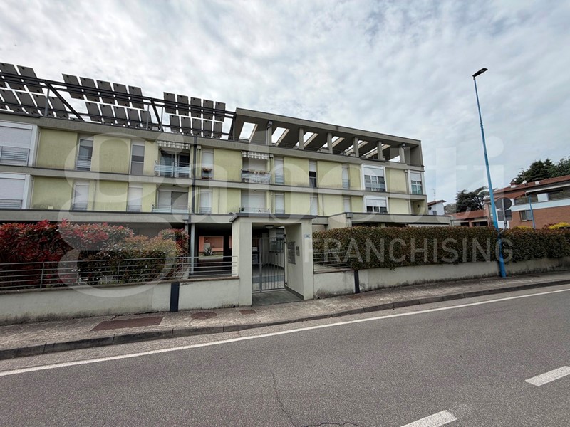 Trilocale in Vendita a Brescia, 180'000&euro;, 96 m², con Box