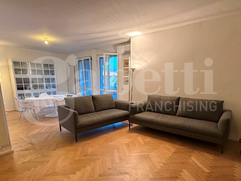 Appartamento in Vendita a Brescia, 227 m², arredato, con Box